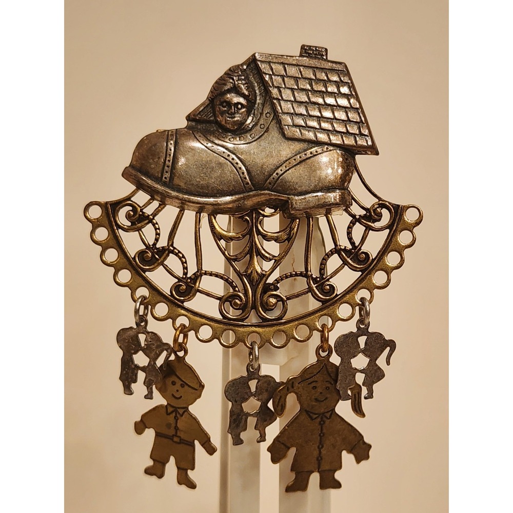 Rare Vintage Old Woman‎ Who Lived in a Shoe Pin Brooch Charms Family